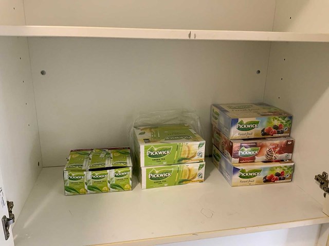 Partij kantine en hygiene benodigdheden inclusief 2 kantine-kasten - afbeelding 9 van  9