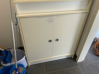 Partij kantine en hygiene benodigdheden inclusief 2 kantine-kasten - afbeelding 7 van  9