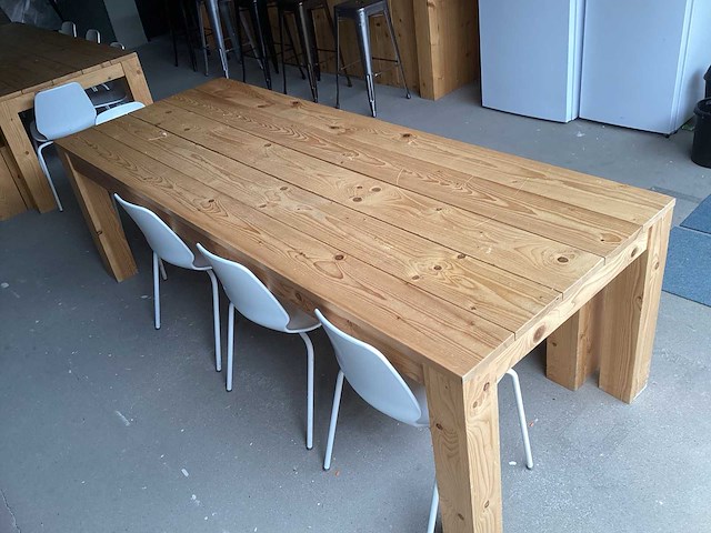 Partij kantine inrichting o.a. vriezer, koelkast, tafels en krukken - afbeelding 1 van  5