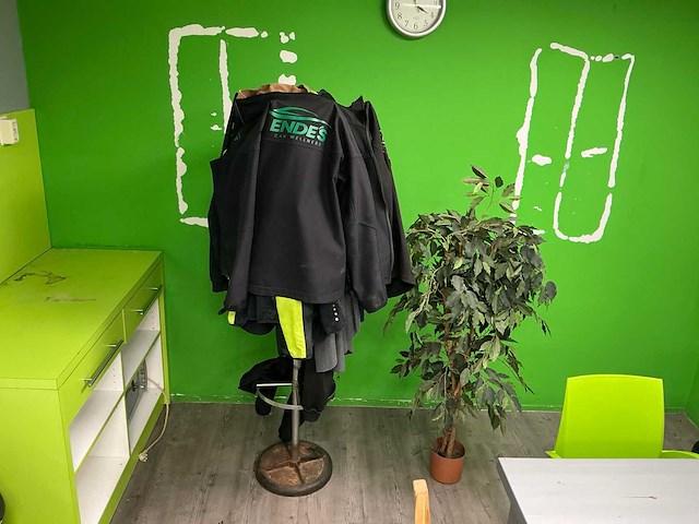 Partij kantinemeubelen - afbeelding 4 van  9