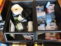 Partij kantoorartikelen bestaande uit o.a. leitz perforators, rekenmachines, nietmachine, scharen etc. - afbeelding 3 van  5