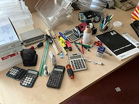 Partij kantoorartikelen en monitoren - afbeelding 3 van  15