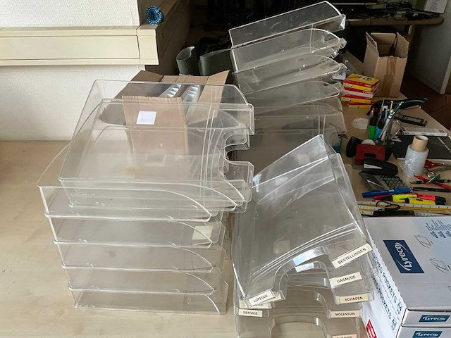 Partij kantoorartikelen en monitoren - afbeelding 5 van  15