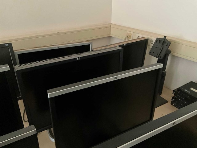 Partij kantoorartikelen en monitoren - afbeelding 10 van  15