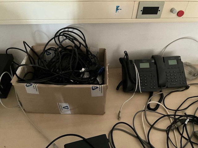 Partij kantoorartikelen en monitoren - afbeelding 11 van  15