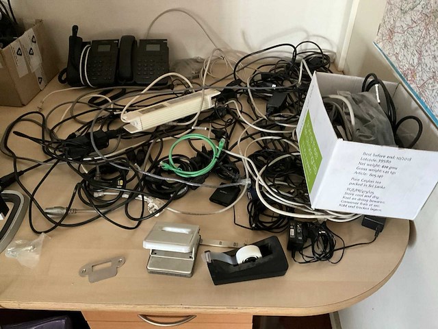 Partij kantoorartikelen en monitoren - afbeelding 12 van  15