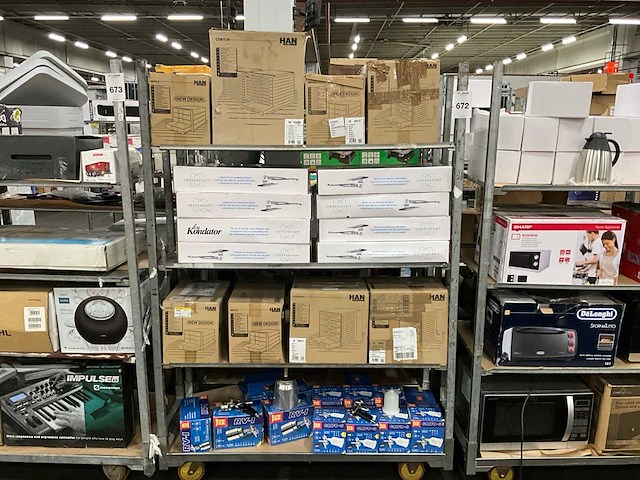 Partij kantoorartikelen en spuitpistolen retourgoederen - afbeelding 1 van  7