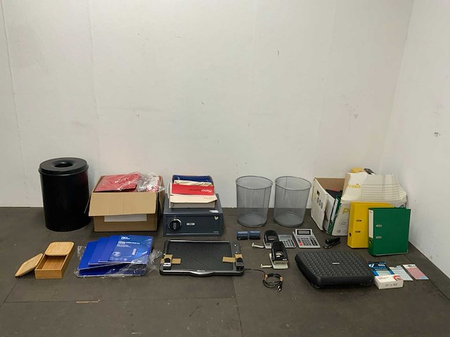 Partij kantoorartikelen - afbeelding 1 van  20