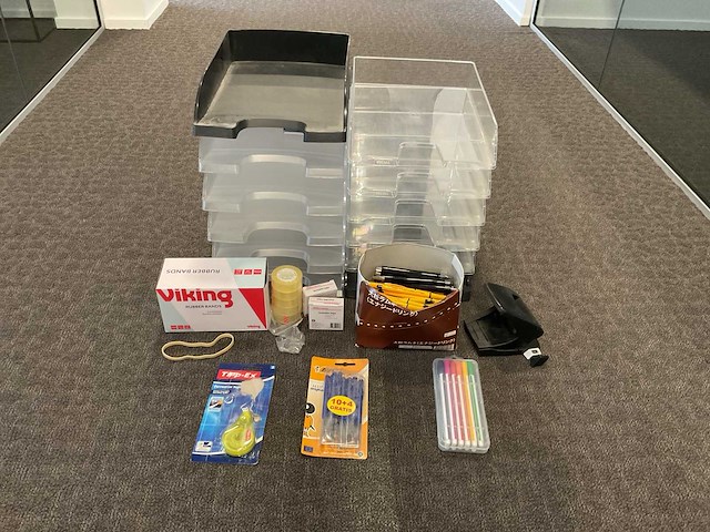 Partij kantoorartikelen - afbeelding 1 van  9