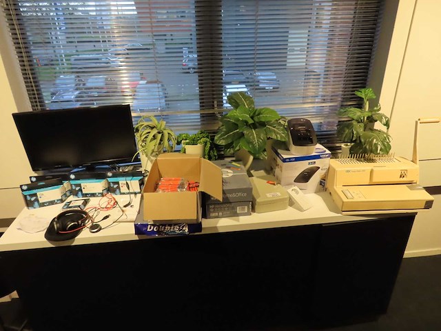 Partij kantoorartikelen - afbeelding 1 van  4