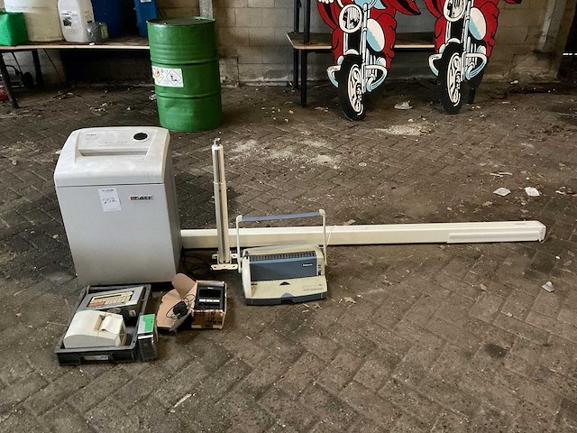 Partij kantoorartikelen - afbeelding 1 van  7