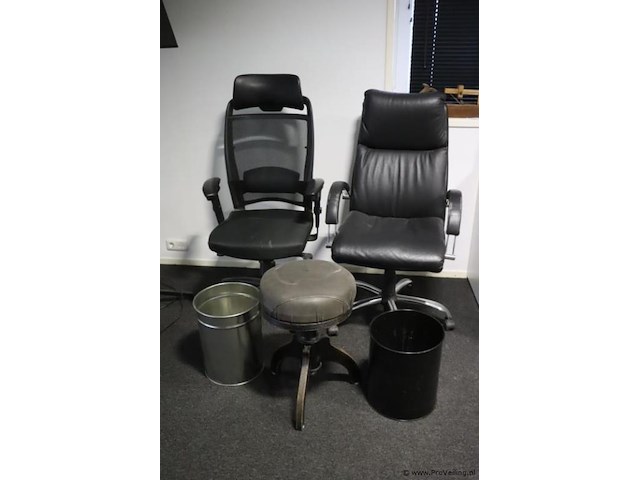 Partij kantoorbenodigdheden bestaande uit o.a. 2x bureaustoelen - afbeelding 1 van  8