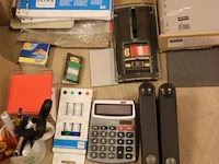 Partij kantoorbenodigdheden bestaande uit o.a. perforator, rekenmachine, nietmachines & archiveerbakken - afbeelding 6 van  11