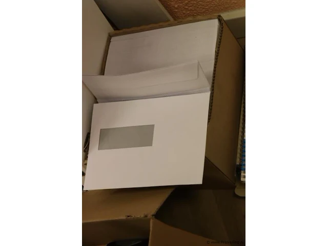 Partij kantoorbenodigdheden bestaande uit o.a. perforator, rekenmachine, nietmachines & archiveerbakken - afbeelding 8 van  11
