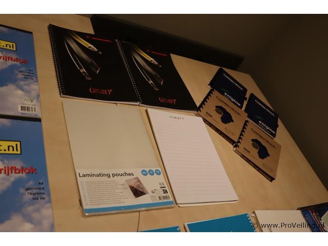 Partij kantoorbenodigdheden bestaande uit o.a. schrijfblokken, printpapier & enveloppen - afbeelding 3 van  8