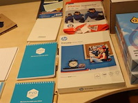 Partij kantoorbenodigdheden bestaande uit o.a. schrijfblokken, printpapier & enveloppen - afbeelding 4 van  8