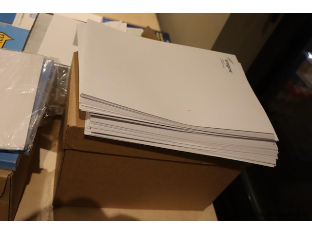 Partij kantoorbenodigdheden bestaande uit o.a. schrijfblokken, printpapier & enveloppen - afbeelding 6 van  8