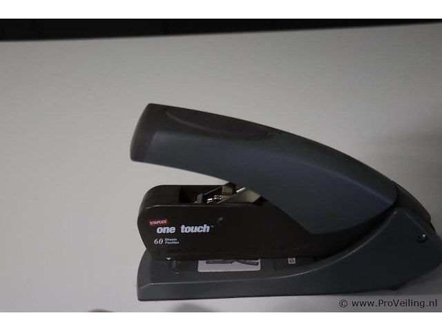 Partij kantoorbenodigdheden o.a. leitz perforators & staples one touch nietmachine - afbeelding 5 van  5