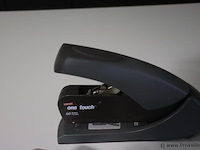 Partij kantoorbenodigdheden o.a. leitz perforators & staples one touch nietmachine - afbeelding 5 van  5