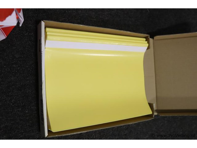 Partij kantoorbenodigdheden o.a. plastic mapjes & staples kopieerpapier - afbeelding 4 van  5