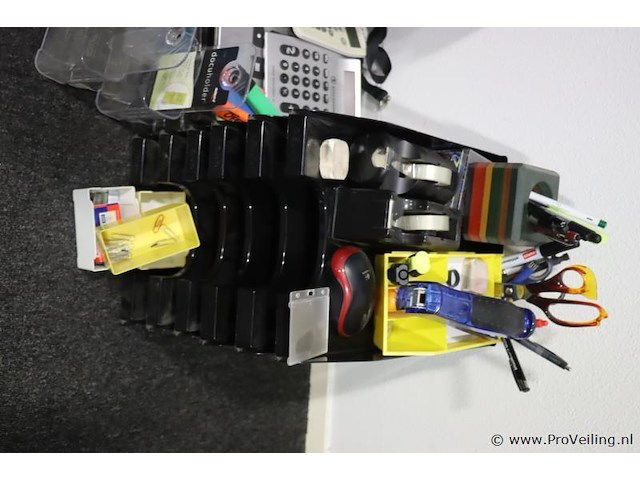 Partij kantoorbenodigdheden o.a. rekenmachines, markeerstiften, mappen & archiveerbakken - afbeelding 4 van  4