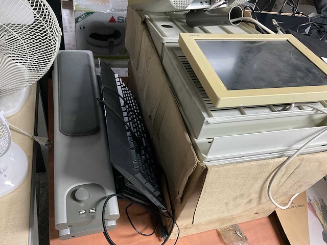 Partij kantoorbenodigdheden - afbeelding 1 van  1