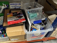 Partij kantoorbenodigdheden - afbeelding 2 van  16