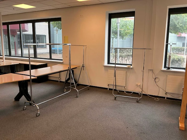 Partij kantoorinrichting en kantoormeubilair - afbeelding 27 van  28