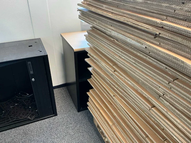 Partij kantoorinrichting en kantoormeubilair - afbeelding 15 van  28