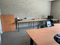 Partij kantoorinrichting met bureaus, 2 kasten en 4 stoelen - afbeelding 5 van  12