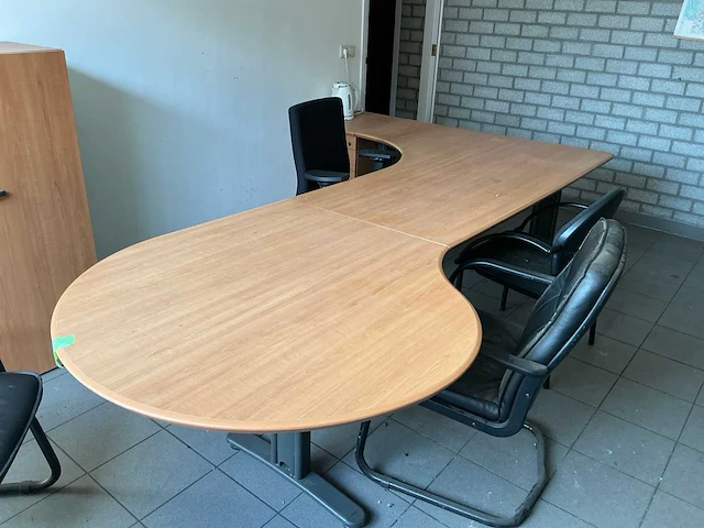 Partij kantoorinrichting met bureaus, 2 kasten en 4 stoelen - afbeelding 10 van  12