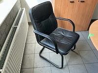Partij kantoorinrichting met bureaus, 2 kasten en 4 stoelen - afbeelding 11 van  12