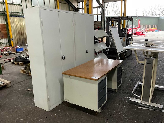 Partij kantoorinventaris - afbeelding 2 van  8