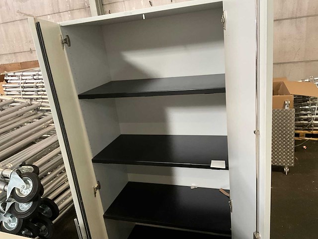 Partij kantoorinventaris - afbeelding 4 van  12