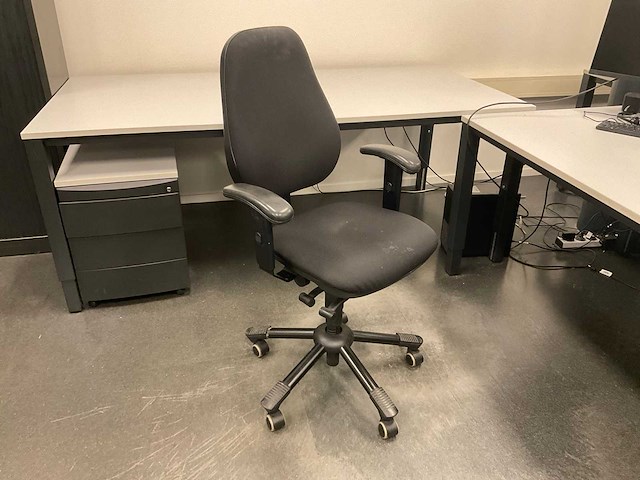 Partij kantoorinventaris - afbeelding 13 van  28