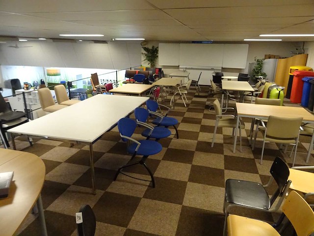Partij kantoorinventaris - afbeelding 1 van  11