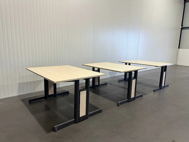 Partij kantoorinventaris - afbeelding 1 van  8
