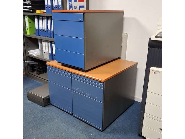 Partij kantoorinventaris - afbeelding 1 van  19