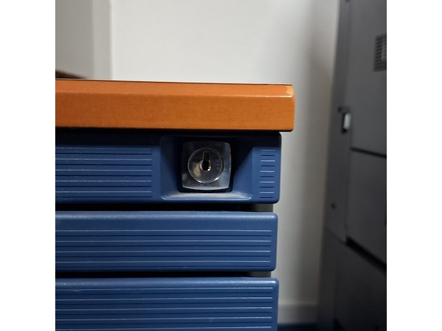 Partij kantoorinventaris - afbeelding 19 van  19