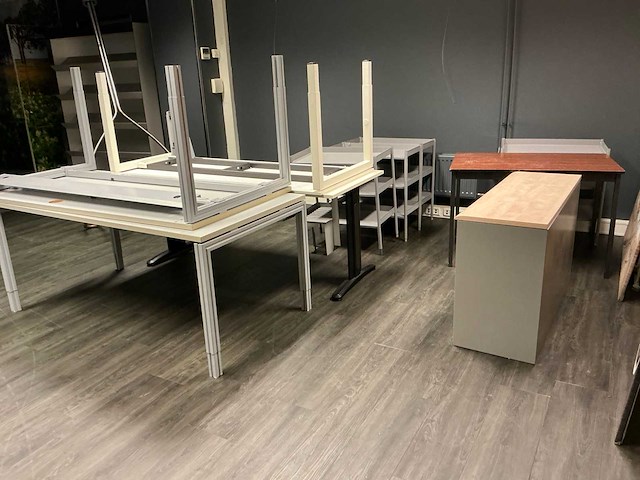 Partij kantoorinventaris - afbeelding 1 van  11