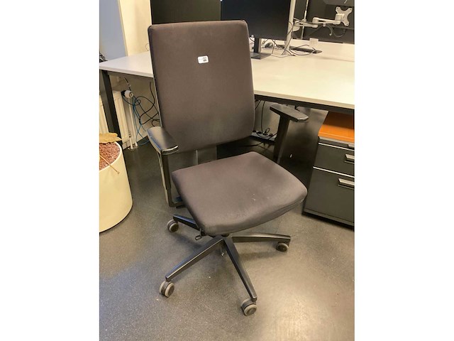 Partij kantoorinventaris - afbeelding 2 van  34