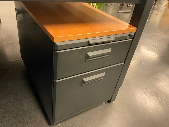 Partij kantoorinventaris - afbeelding 34 van  34