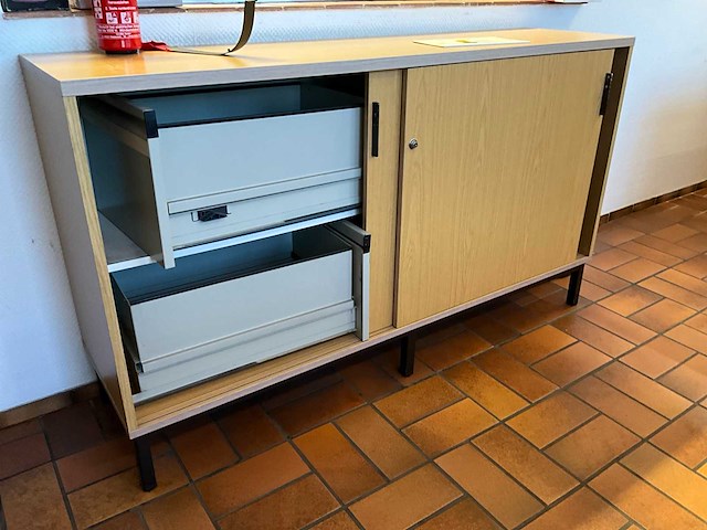 Partij kantoormeubilair en ict - afbeelding 6 van  34