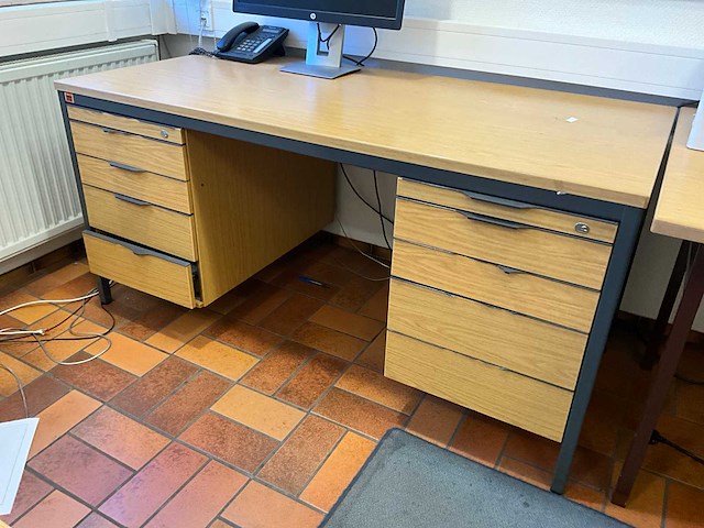Partij kantoormeubilair en ict - afbeelding 9 van  34
