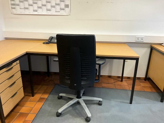 Partij kantoormeubilair en ict - afbeelding 11 van  34