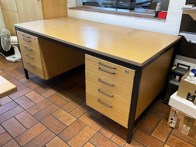 Partij kantoormeubilair en ict - afbeelding 1 van  34