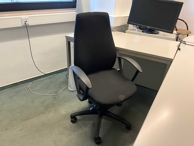 Partij kantoormeubilair en ict - afbeelding 19 van  34