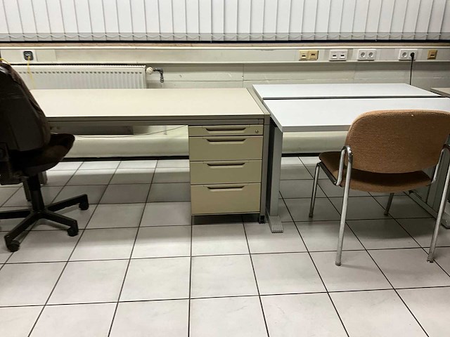 Partij kantoormeubilair en ict - afbeelding 3 van  65