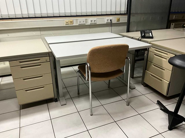 Partij kantoormeubilair en ict - afbeelding 4 van  65