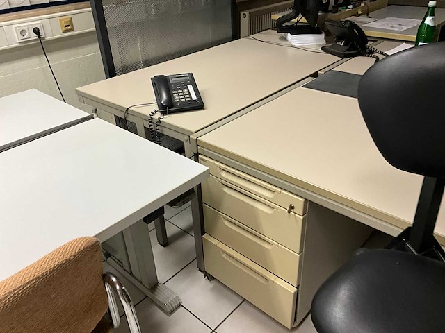Partij kantoormeubilair en ict - afbeelding 6 van  65